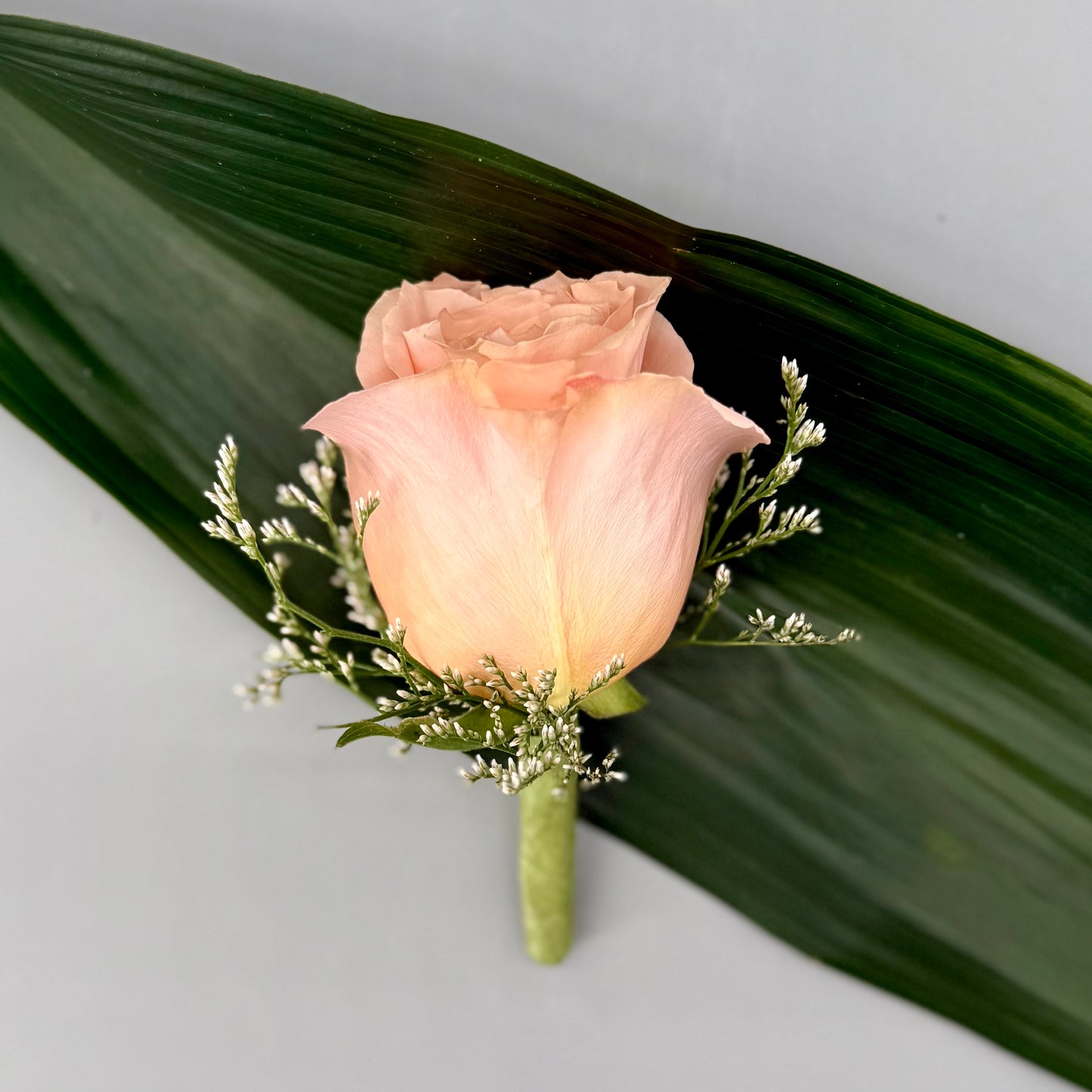 Single Rose Boutonnière